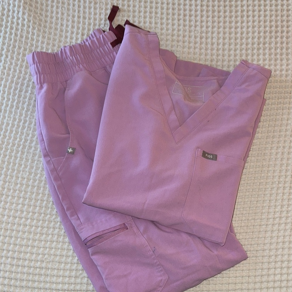 Figs Women's Scrub Set in Lavender